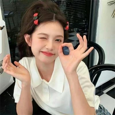 上班摸鱼，被总裁老公抓个正着